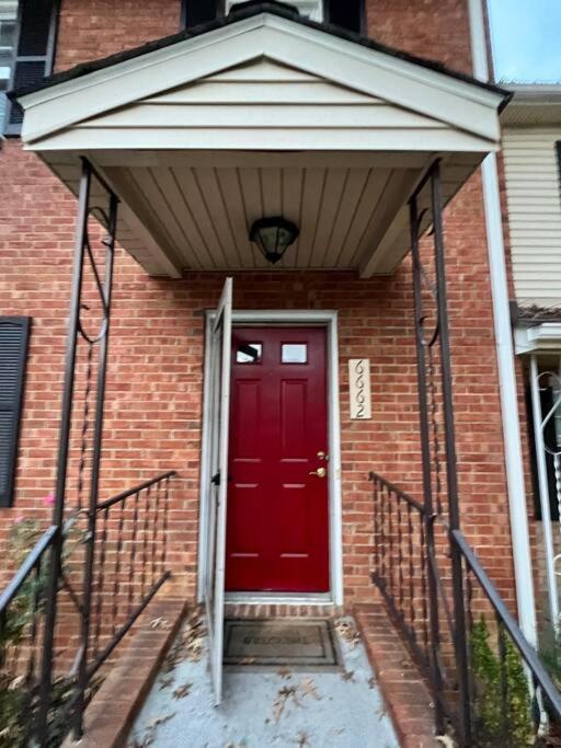 The Red Door 2-Bedroom Townhouse Near Vt & Ru Radford Exterior photo